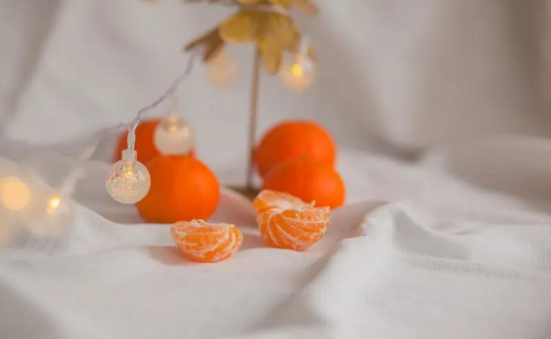 过年想瘦三斤？先把家里这盘“热量地雷”撤了。不是瓜子，是砂糖橘。你以为在补