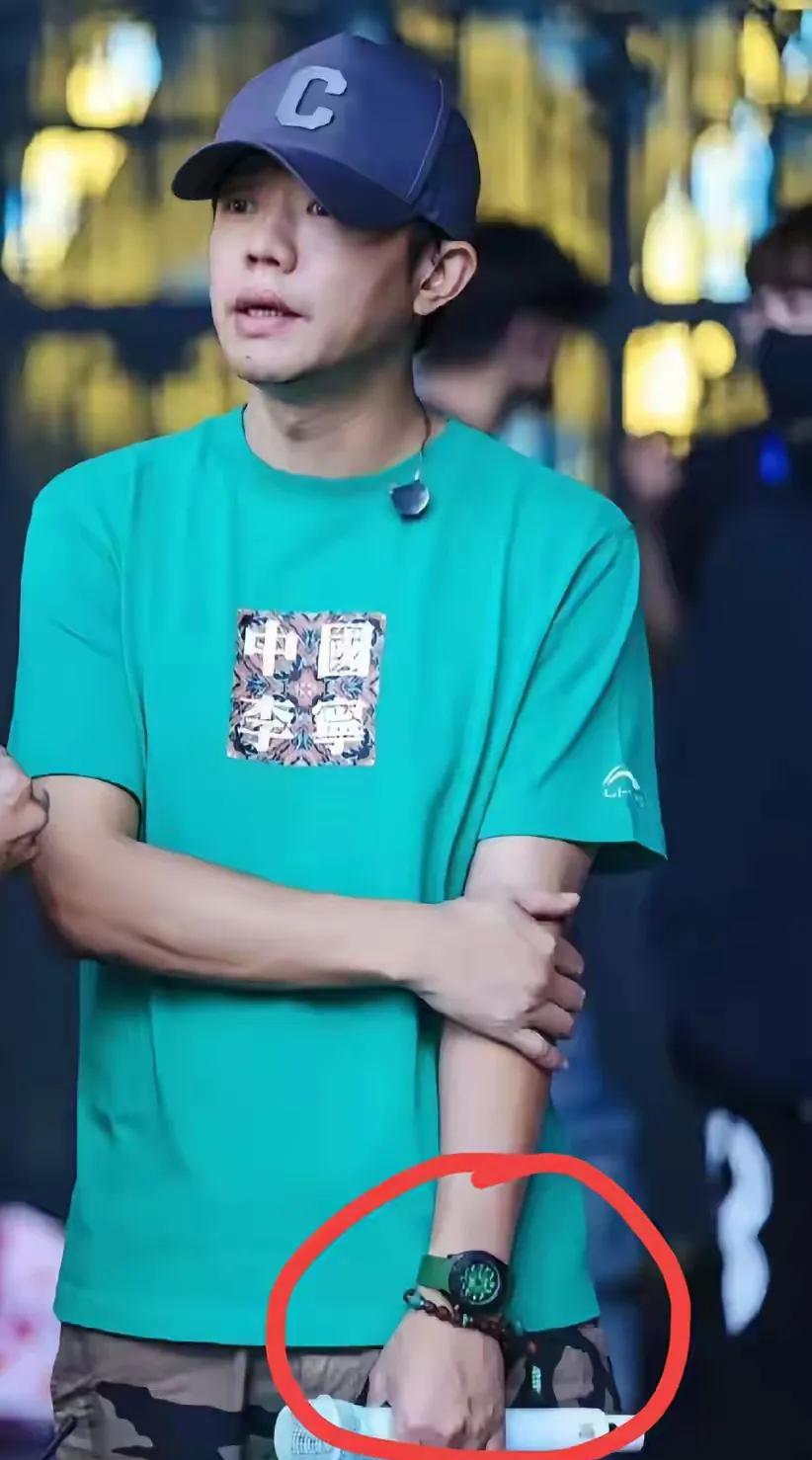 以前的网友，是拿放大镜去看，现在是拿显微镜，有好也有坏处。希望曾毅是真无