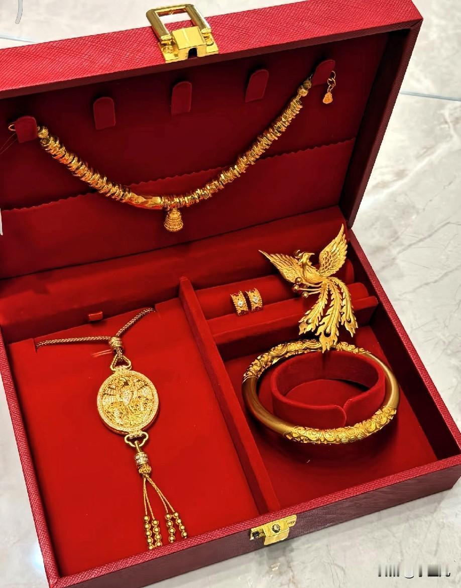 金价又一次应验了预言，持金者又一次犯了焦虑症。美国时间12月10日，也就是北