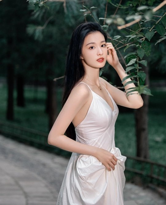 王楚然就这么大大方方的，很多人喜欢王楚然，爱的不只是颜值，更是这份坦荡松弛的处事