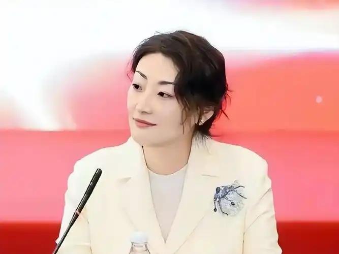 宗馥丽被动卷入130亿娃哈哈遗产内战，纷争持续升级。宗庆后美籍长子宗继昌采取行动