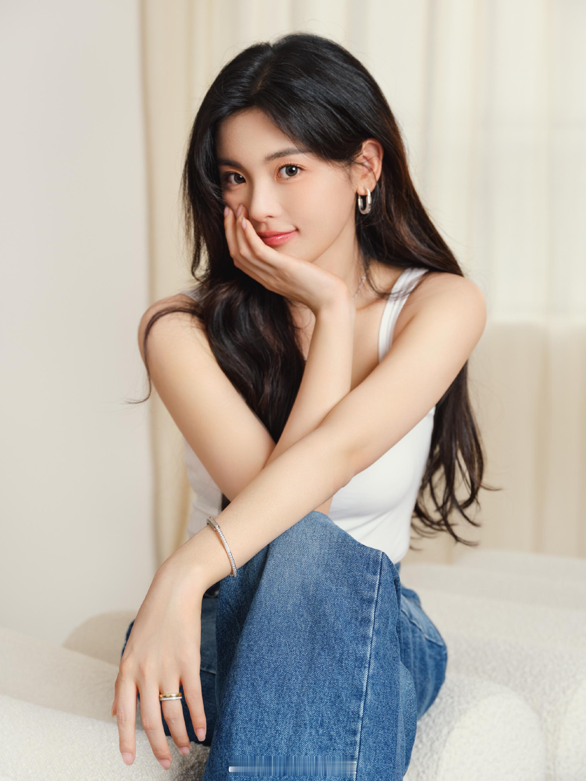 杨超越近期美图