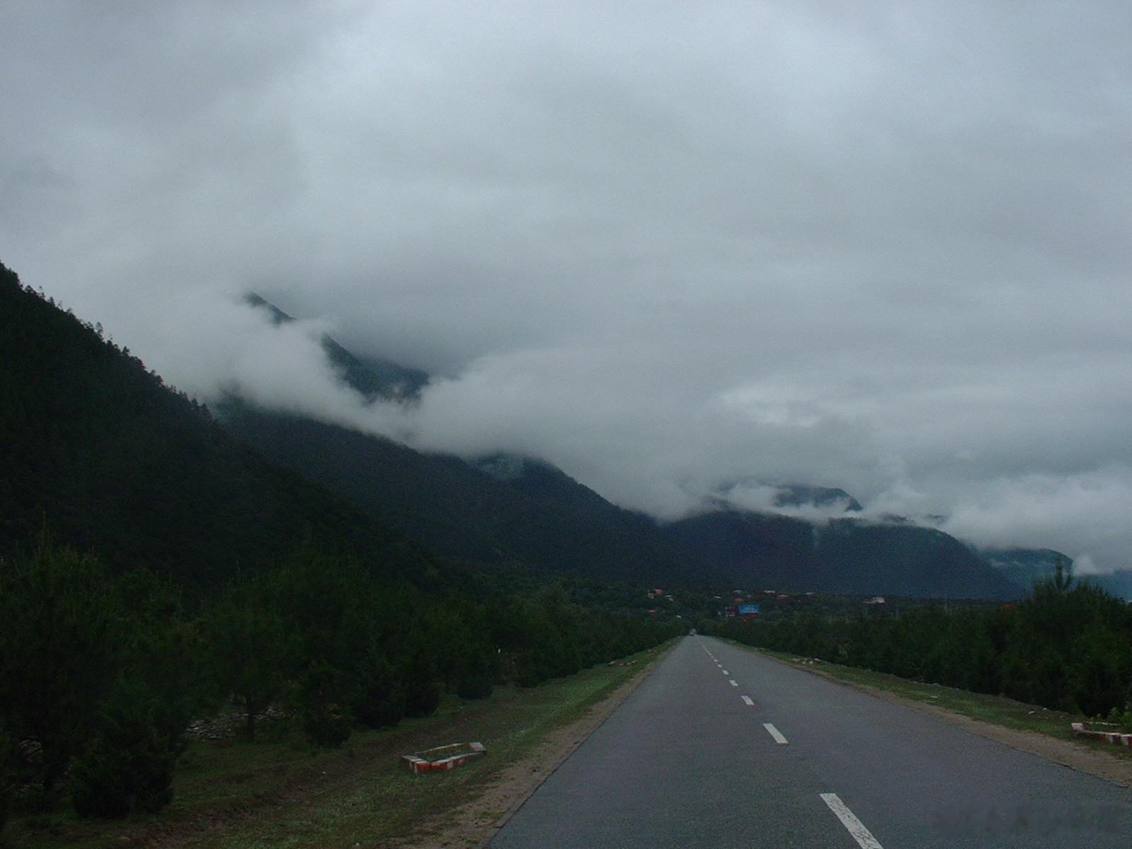 曾记否？那年秋天川藏之行的记忆。乘坐进藏列车到达拉萨。转乘汽车往返林芝，途径米拉