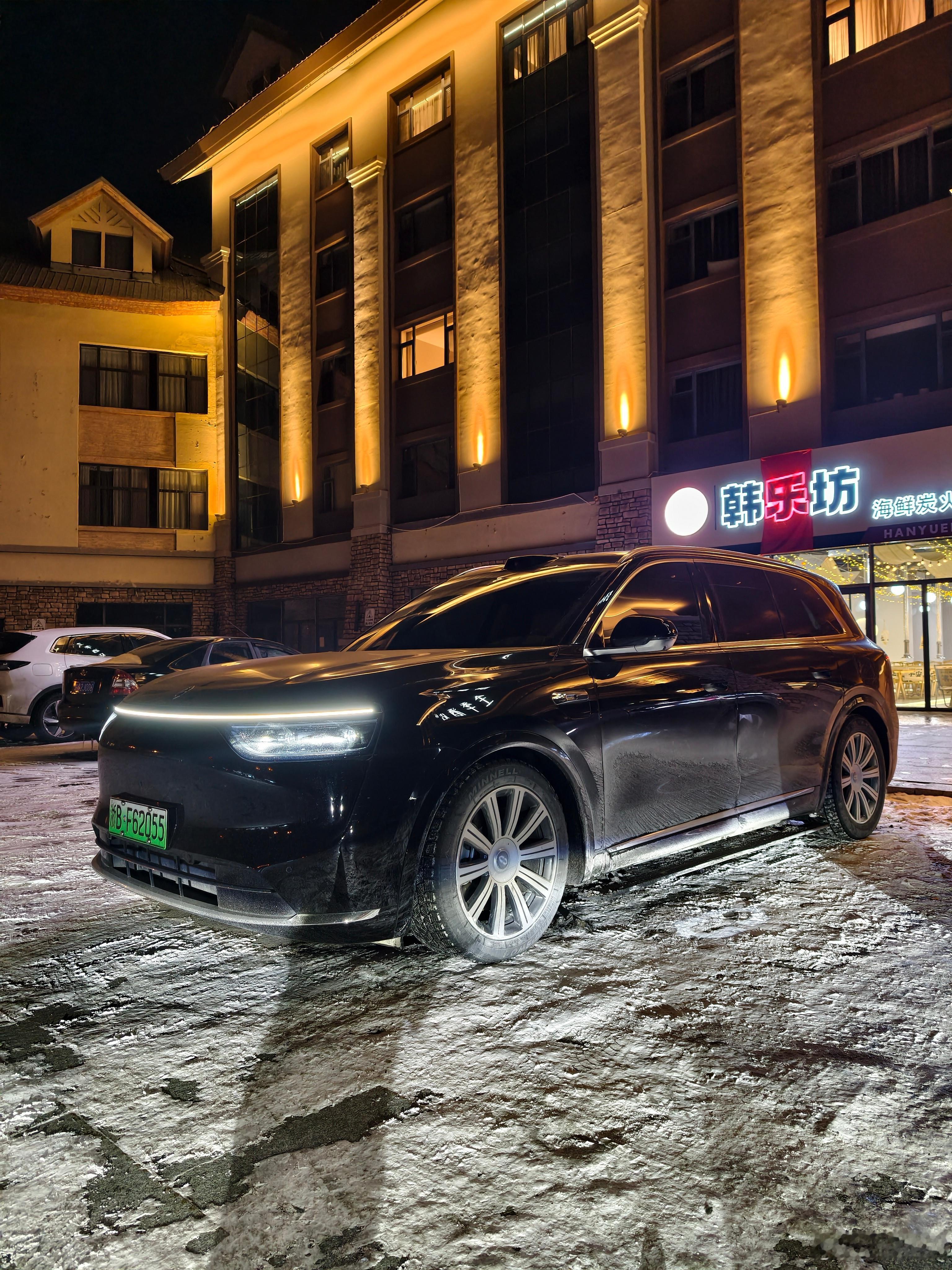 目的地长白山到达，第一顿铁锅炖大鹅安排上。目前已经零下12度，到处都是雪，给我这