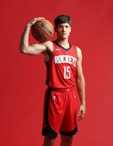 绝对要给谢泼德自由打球的权利今年的火箭，看到现在，除了杜兰特，只有谢波德有连续