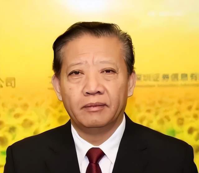 故事很简单，董事长抛弃同甘苦的妻子，出轨小秘书，在遭受指责时居然拿刀砍人，这件