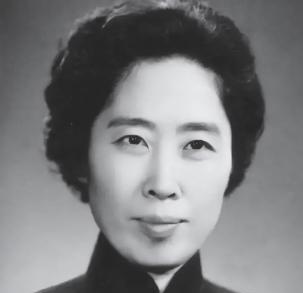 ☁1979年，王光美迈出监狱大门，迎接自由的那一刻，她万万没想到，第一个来