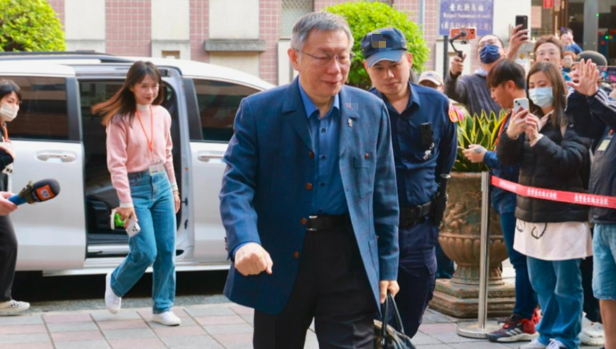 公务员都说京华城案合法？检察官狂秀12证人打脸柯文哲京华城案今天（15日）进