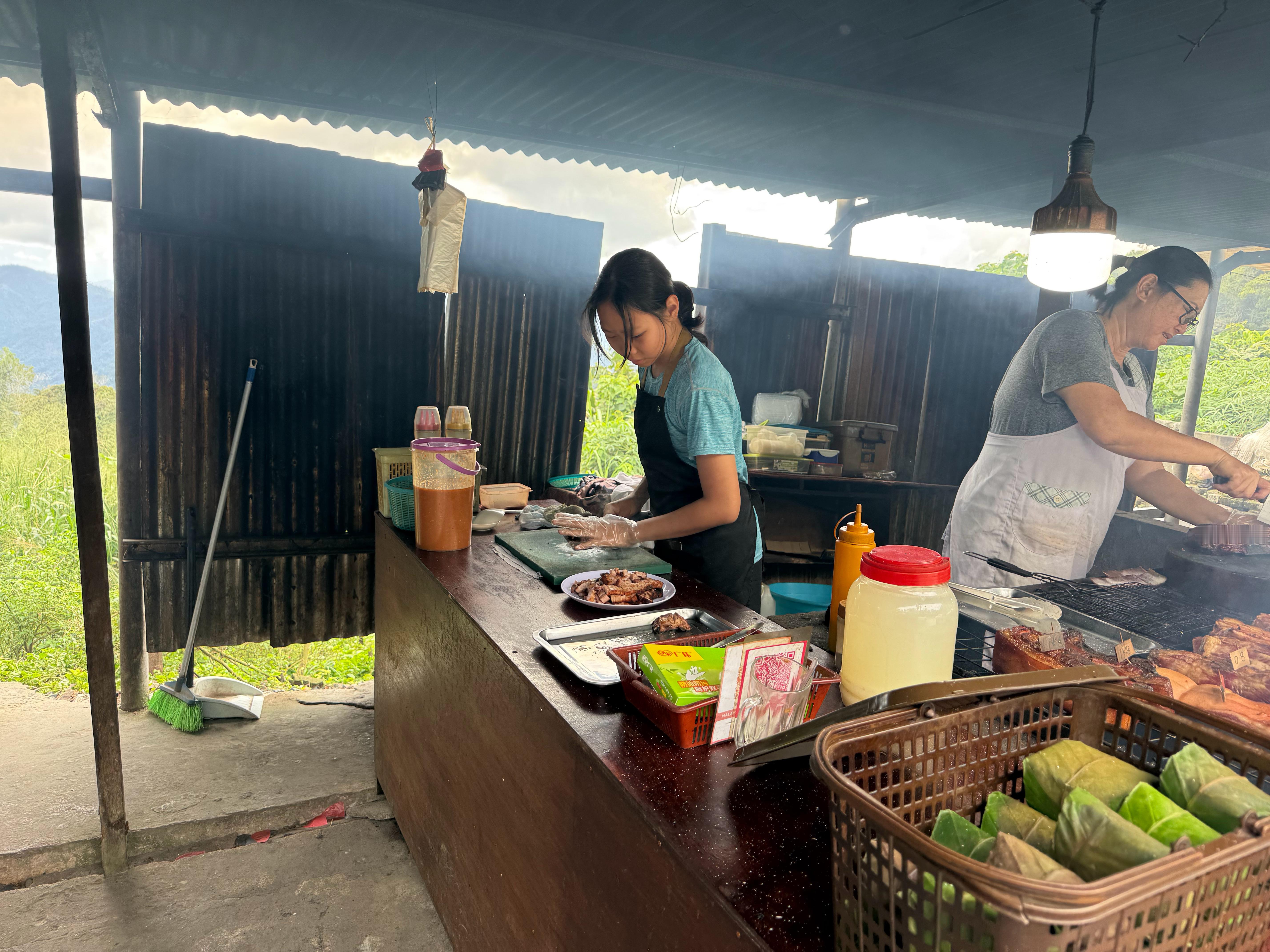 最朴素的烤法，最原始的味道，最让人难忘！11年后，再回到这个餐厅，没找到当年的老