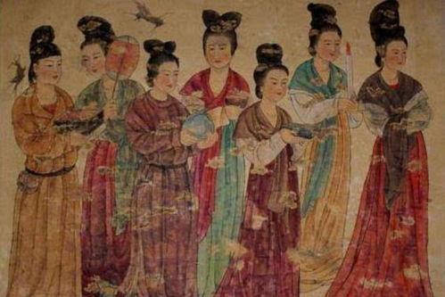 1680年，康熙在惠妃宫中，遇到一个倾国倾城的小宫女，就想宠幸她，可是小宫女却