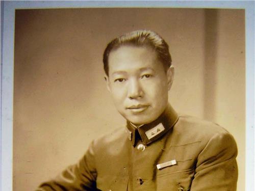 1974年6月，台中一间普通寓所里，81岁的熊式辉因脑溢血猝然离世。没有一位台湾