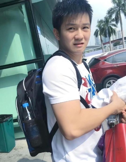没见过的小肥被太阳晒得皱眉​​​