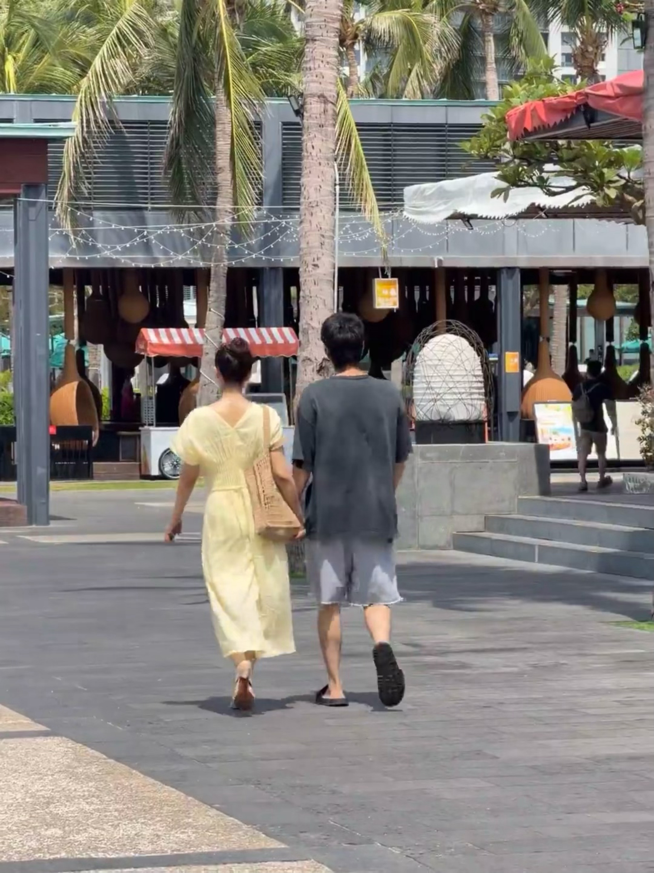 姐姐姐夫好幸福啊三亚偶遇赵又廷高圆圆三亚偶遇赵又廷高圆圆牵手逛街