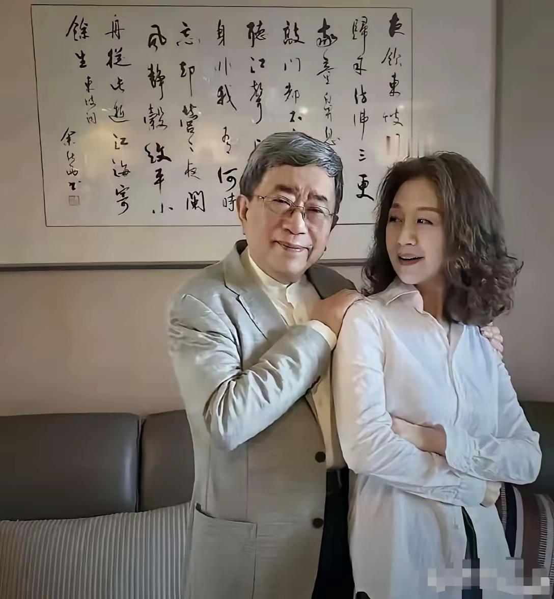 80岁余秋雨和64岁马兰，结婚20多年依然恩爱，这本身就是一个奇迹。当年余秋雨抛