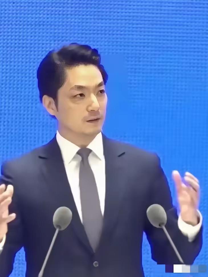 难怪蒋万安如此年轻，便成为了台北市长。​​他并没有听从爷爷蒋经国的话，还是踏