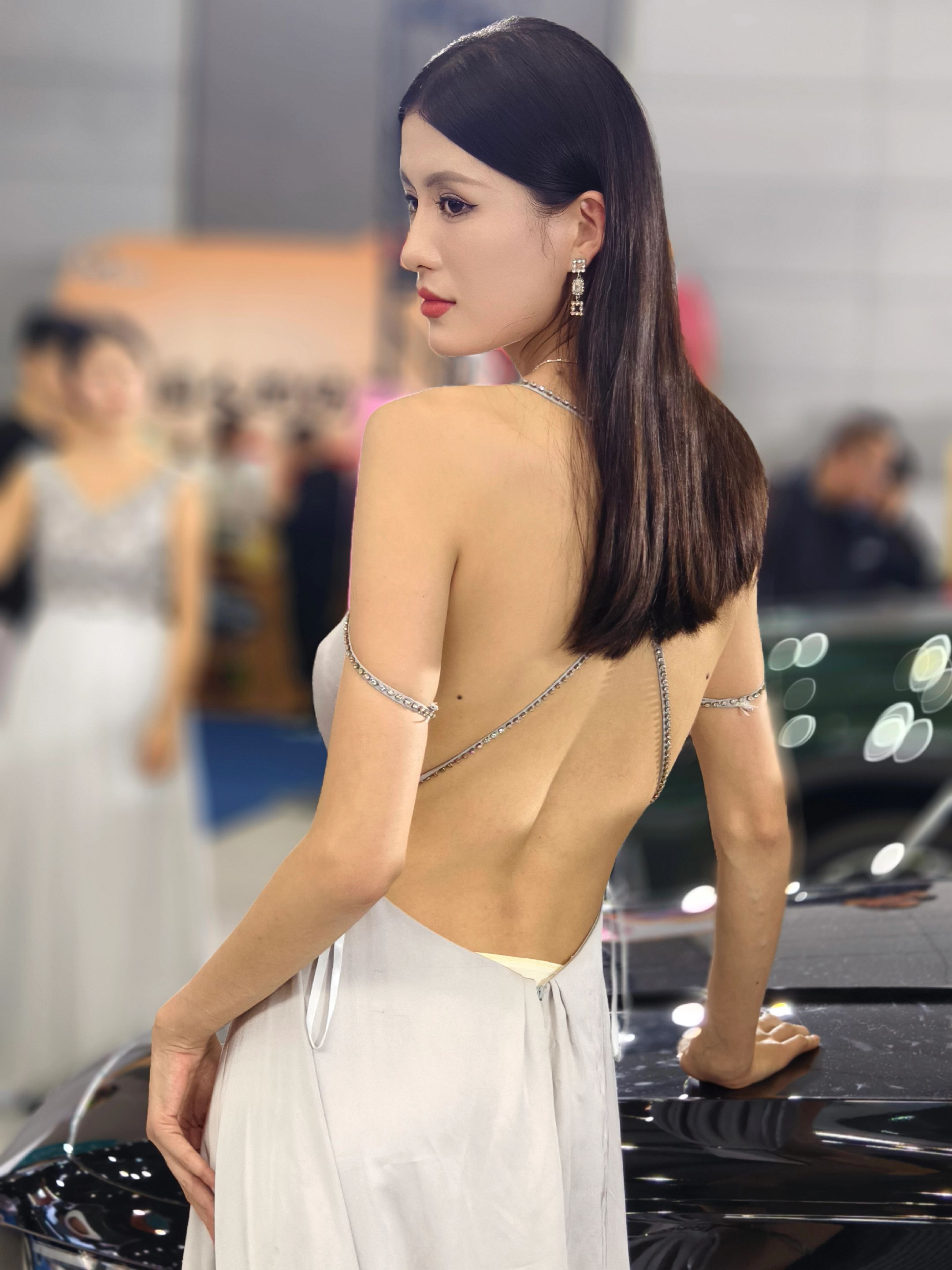 美女好看的小姐姐车展现场优雅气质<!--{img:0}-...