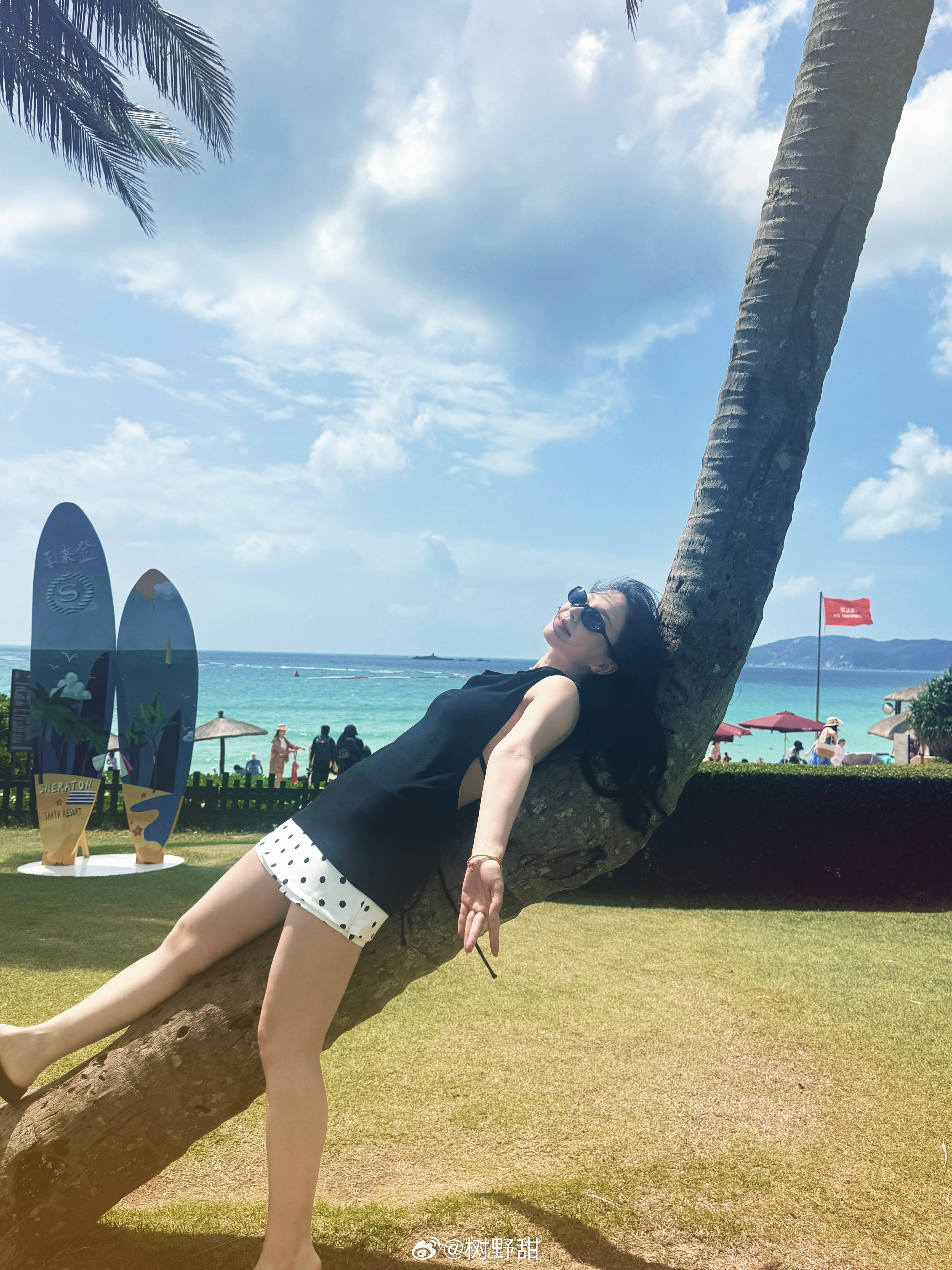 怎么给你们这群上班族形容这里的海有多蓝呢三亚