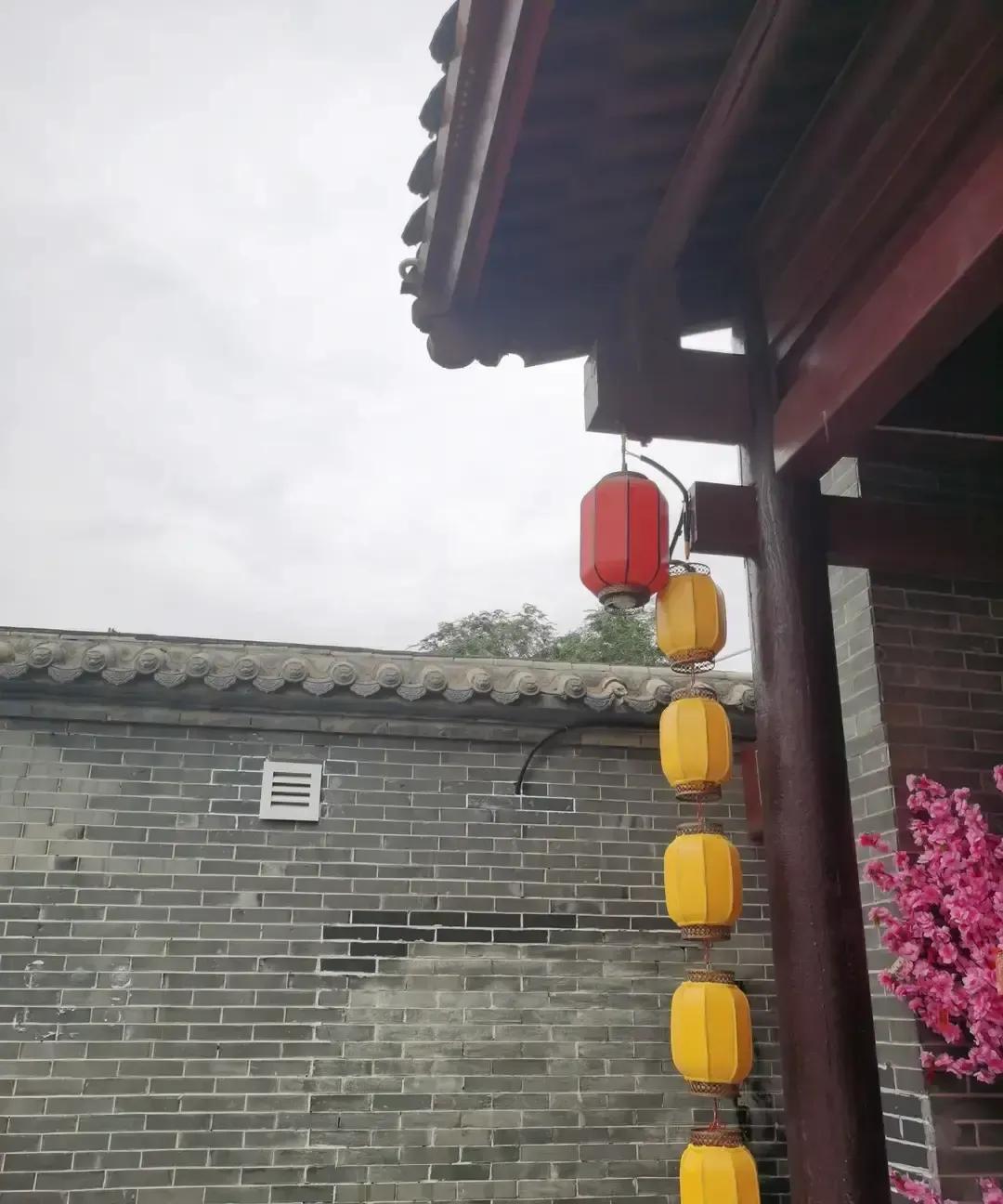 上海一对中产爸妈把女儿一路送进年薪百万，相亲门槛曾高到“海归博士+千万资产”结