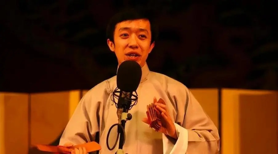 李菁说：从北京相声大会改名为德云社开始，我就已经有了想离开的打算，接下来一件一件