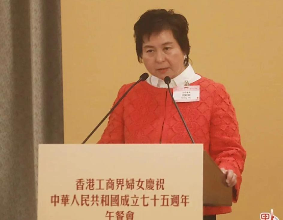 何超琼妹妹何超蕸于4月12日去世了，一辈子未婚未育，年仅六十岁。她的蓝琼缨母亲是