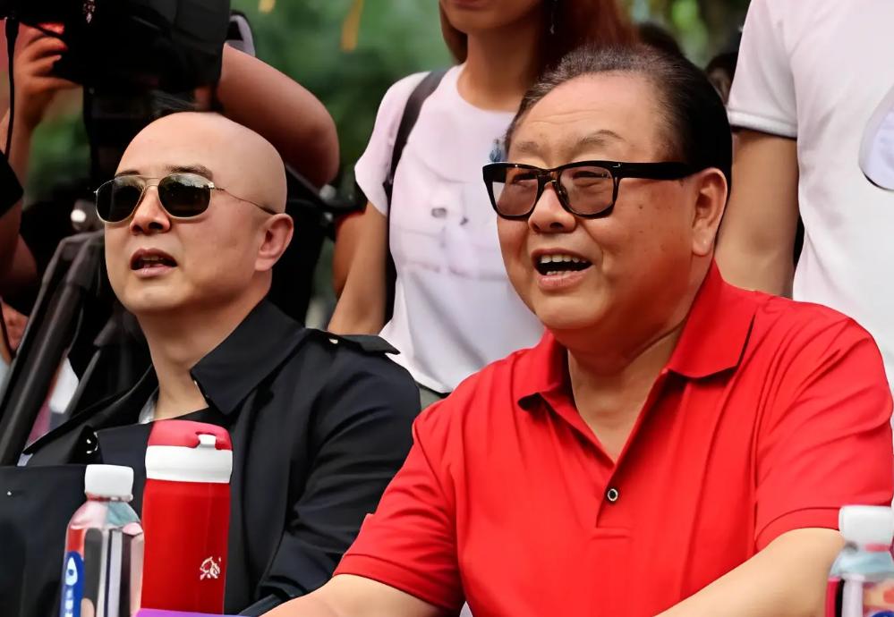 当年，《西游记》剧组拍完“女儿国”的全部戏份后，给演员们开工资。刚拿到钱，饰演唐
