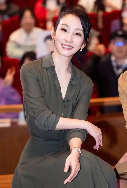 2011年，刘烨在一次采访中竟然公开嘲讽秦海璐，说班里长得最丑的女人就是她。秦海
