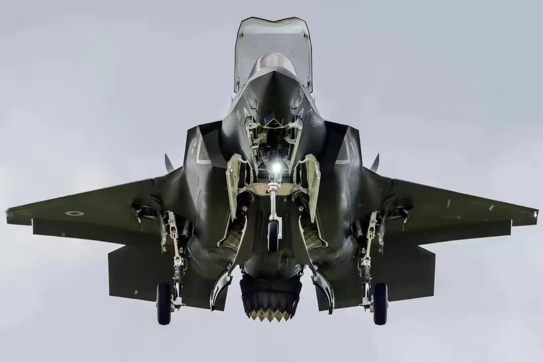 谁能替加拿大做主？加拿大最近可太难了，自认为摊上美国这么个邻居，简直是倒了八辈子