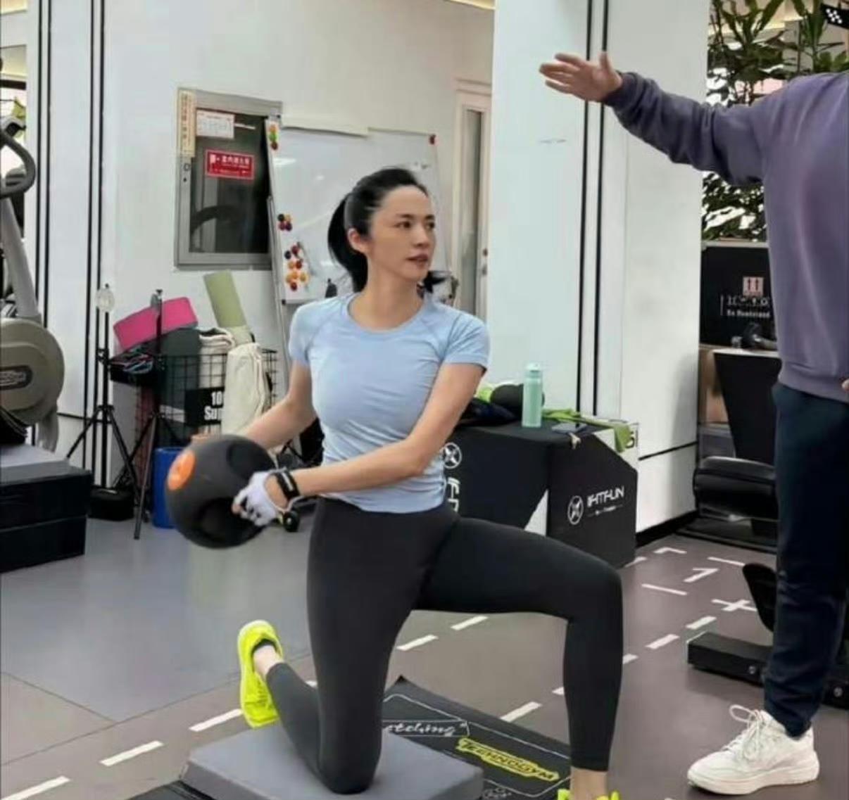 姚晨这自律程度，真让人服气。大年初一别人还在假期模式，她已经开启自我管理，健身、