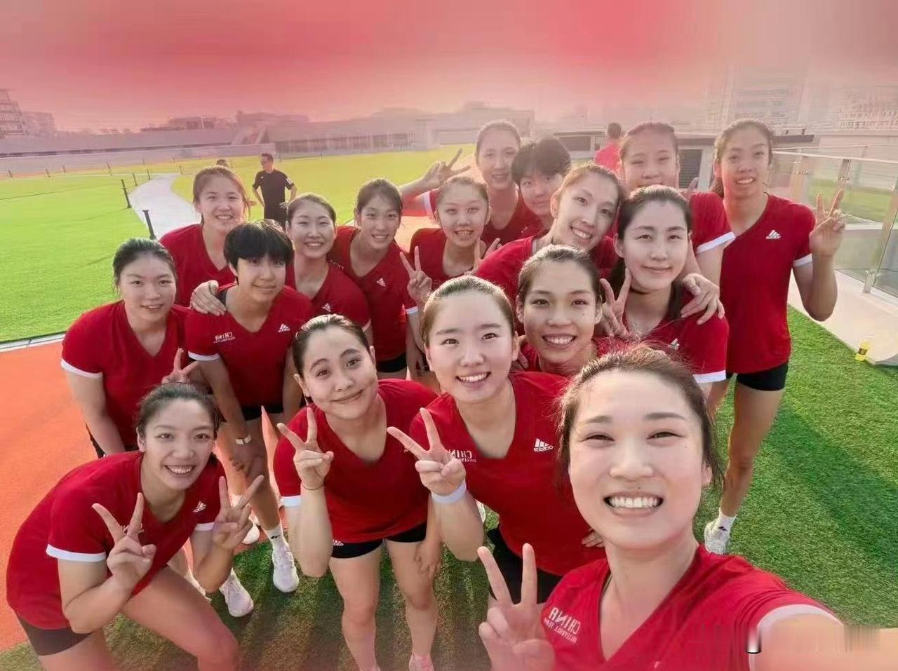 这是留足了后手！一觉醒来，国际排联公布了中国30人集训大名单！今年终于凑够了3