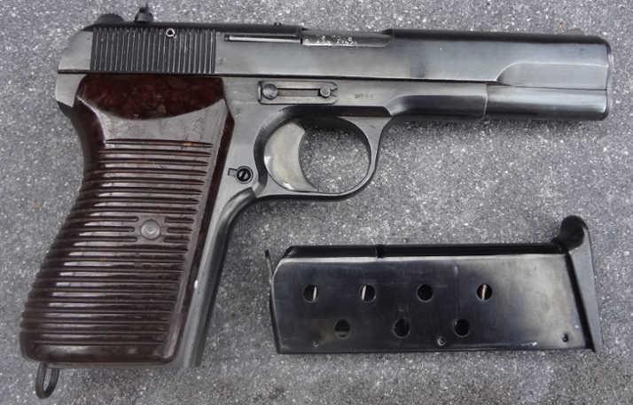 1957年，匈牙利获得了30,000tokarevtt-33型手枪的埃及军队
