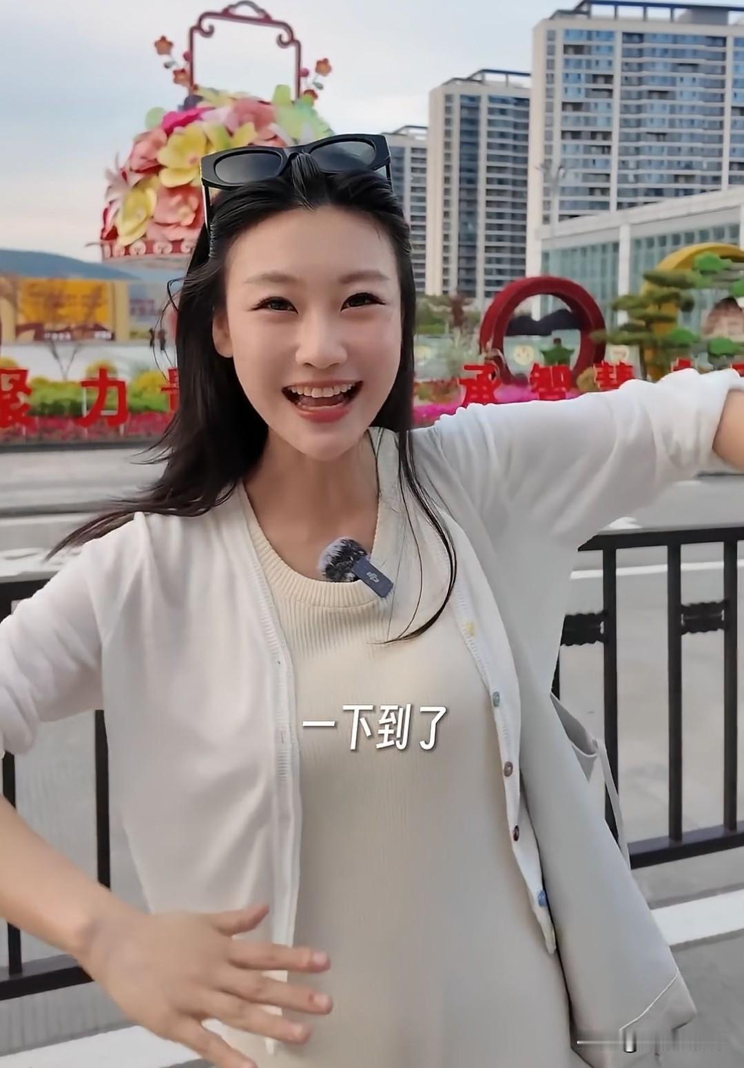 新西兰三妹抵达甘肃天水，线下与李易修首次碰面获对方直言颜值无敌。三妹从新西