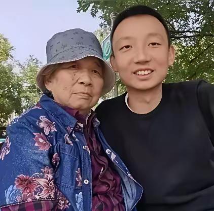 姥姥说：“如果是我一直照顾好好，好好就不会死，好好可以活到五六十岁。”姥姥真的