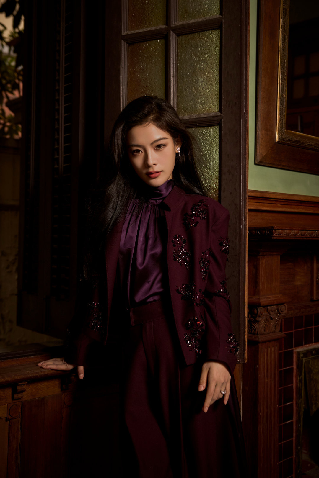 陈丽君｜时尚芭莎艺术大赏造型出图，身穿EPYAYING2025秋冬系列紫色套