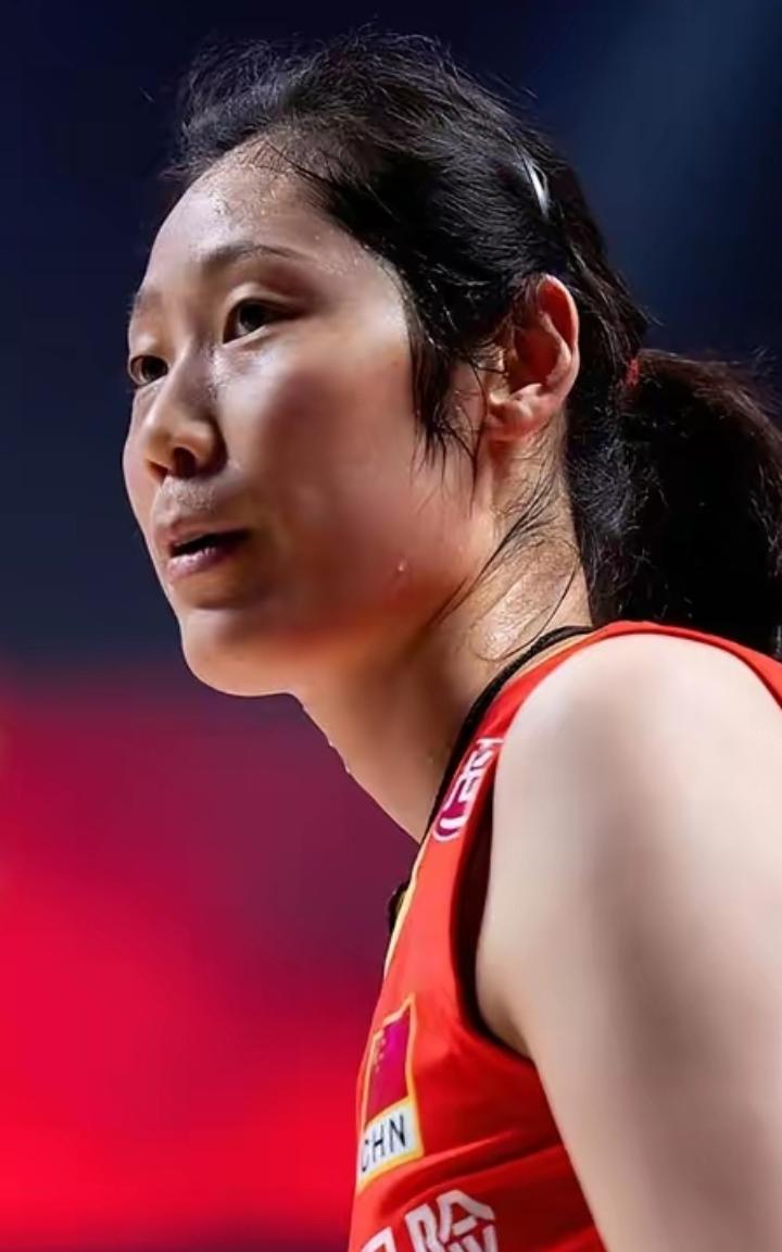 恕我直言，中国女排，接下来招主攻手朱婷归队，是上上策！朱婷今年虽然30岁了，但状