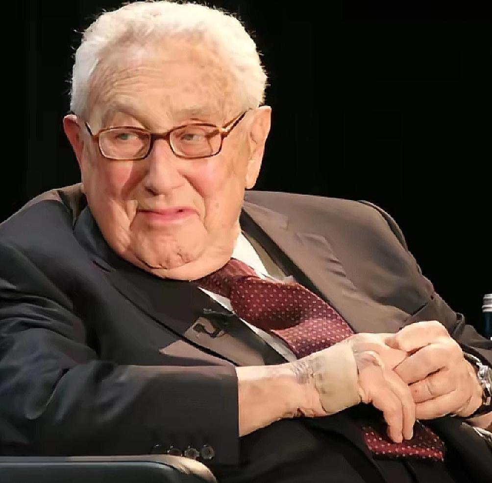 最近基辛格早年的预言又被翻了出来，老爷子当年就说，俄乌打下去，最先耗干的不是俄罗