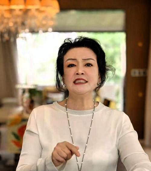 兰姐那个事啊，网上那些人呐，真叫人看不下去，键盘侠的戾气能不能轻点儿兰姐这事儿