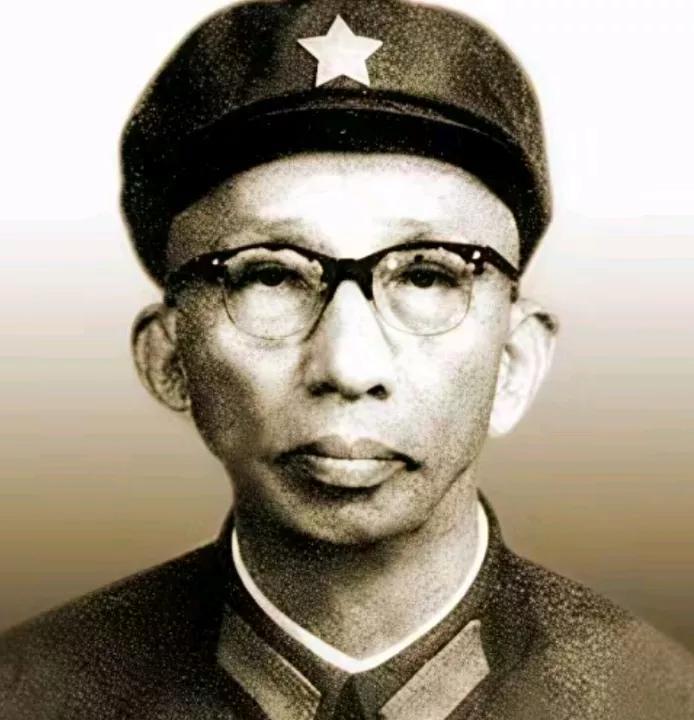 1955年，开国少将李迎希，因为误会，授衔时评低了一级，他对此十分不满，就写信给