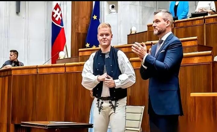 斯洛伐克，一个你可能在地图上都要找半天的欧洲国家，突然站出来，指着日本的鼻子开骂