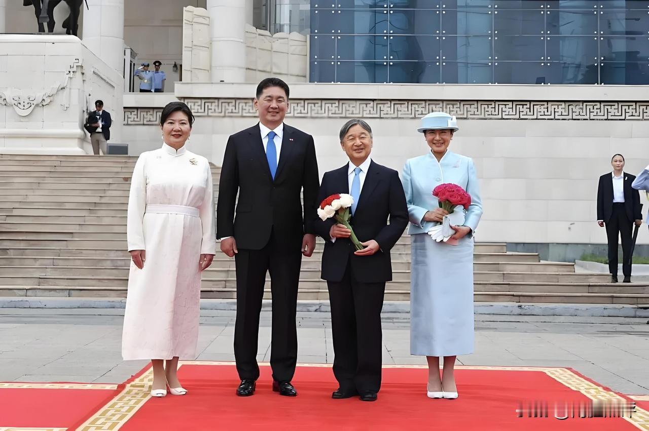 蒙古国总统呼日勒苏赫、热情迎接日本天皇及皇后到访！此次行程总共8天，其中，竟有祭