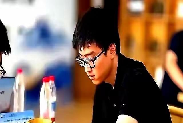 最强棋士战，第2局天王山。今天。屠晓宇到底是该更稳一点还是更凶一点？想要战胜申