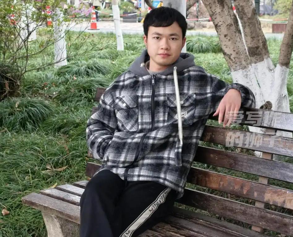 不得不承认，有些学生天生就很牛！有一名浙江海宁的男生去年考上北大，因为不喜欢所选