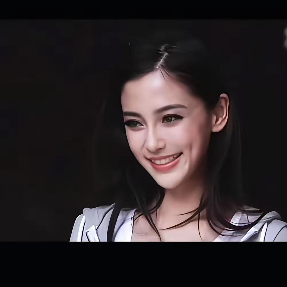 这张脸就是她最好的风水，离开黄晓明，并没有一蹶不振，靠这张认识了黄晓明，享