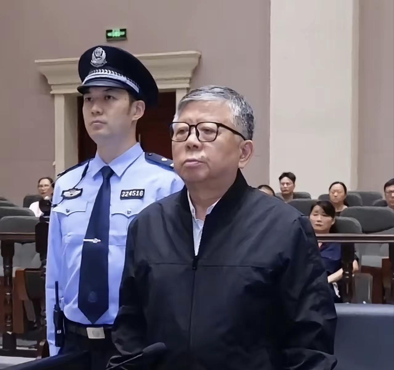 中国应该尽快修改刑法，把贪污受贿超过一个亿的明确指出来，立即执行死刑我国《