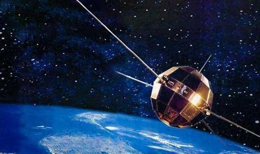 为什么东方红一号至今都没有坠入大气层？很简单，因为当初把东方红一号发射出去的时候