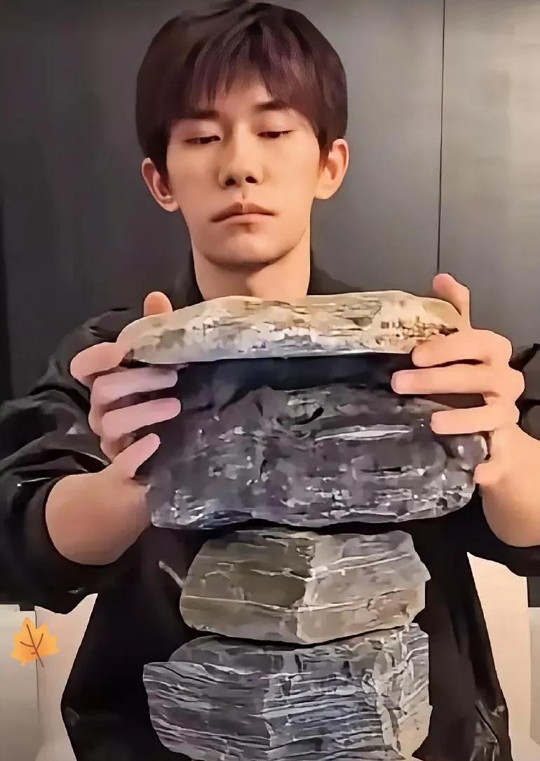 不是我说，没有资本千万别进娱乐圈！看看易烊千玺，都被迫成啥样了！9月16号晚