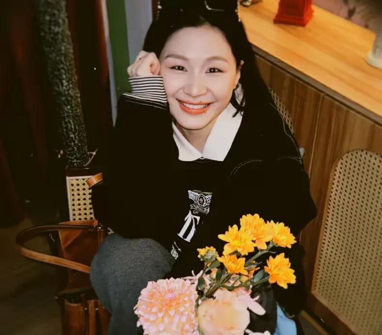 关于金靖和舒奕橙的婚姻，大家可能一直都误会金靖婆婆了，她哪里是看不上金靖身份的恶