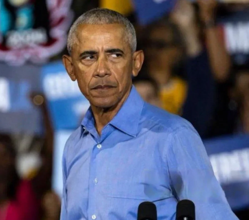 看看<em>奥巴马</em>和他老婆<em>米歇尔</em>的表情，评论家本尼.约翰逊发推说：这是恐惧的表情