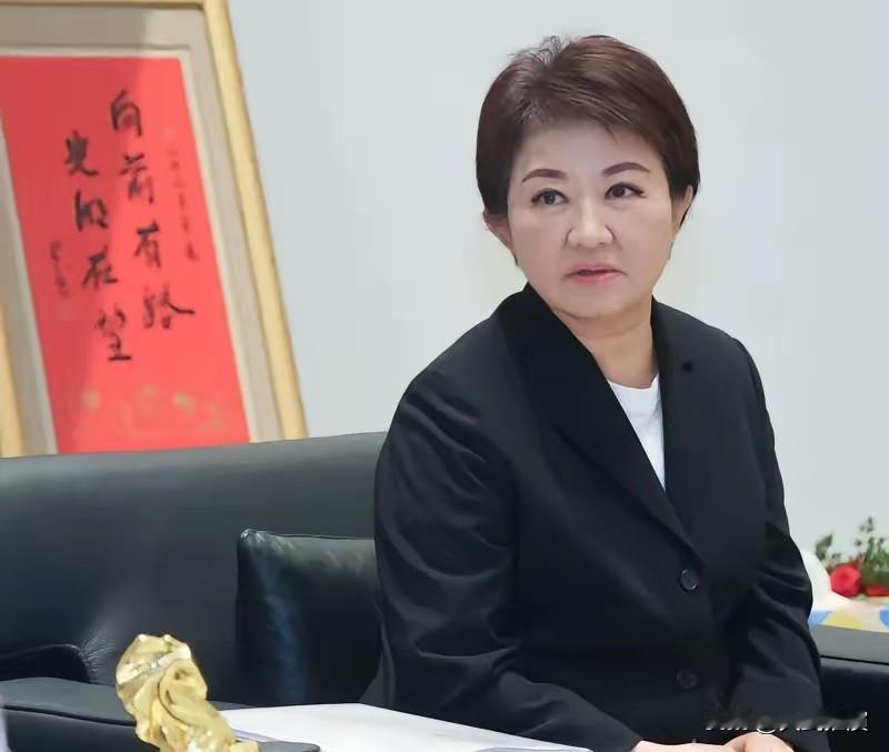 郑丽文称“访美想见川普”卢秀燕反应曝光国民党内部最近热闹得很，郑丽文放出的