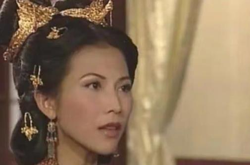 1634年，李自成的大将高杰，趁四下没人，将李自成的媳妇邢夫人拉到暗处，心急火燎