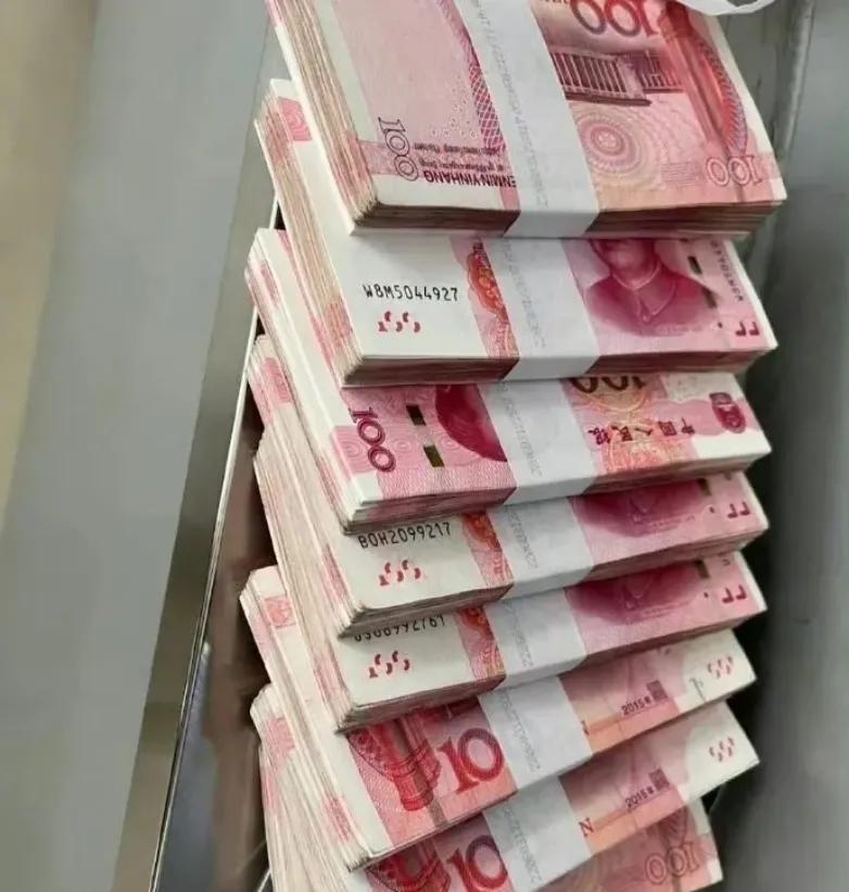 有位天津博主说:他们夫妻每月工资加起来5800，有一个在家躺平的闺女。她每